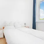 Beautiful Home In Jaroslawiec With Wifi Dom wakacyjny Jarosławiec